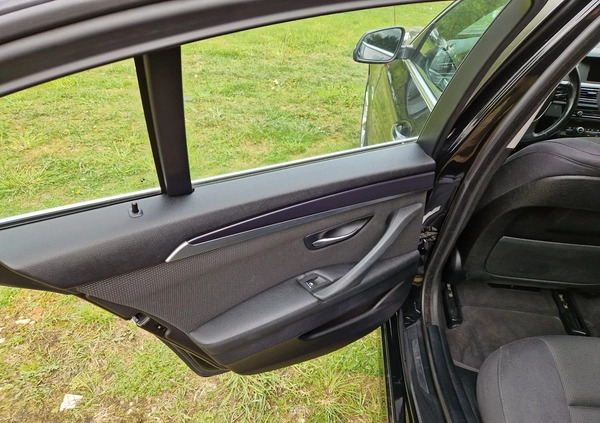 BMW Seria 5 cena 60500 przebieg: 139500, rok produkcji 2016 z Poznań małe 497
